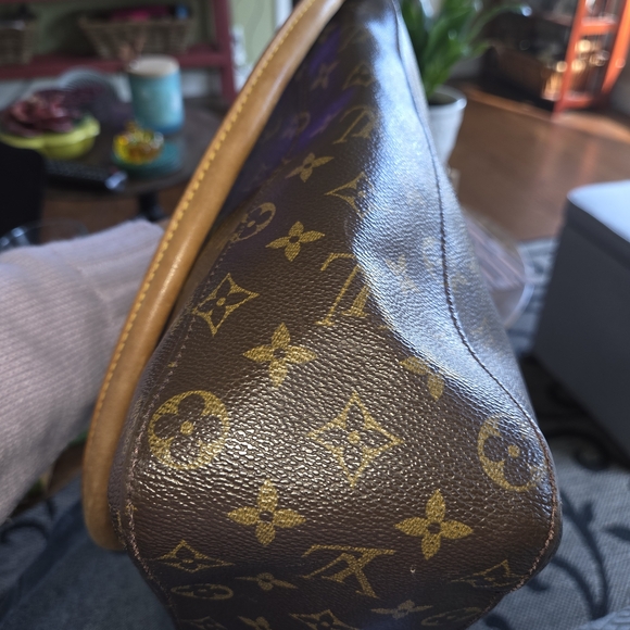 Authentic Louis Vuitton Monogram Looping Shoulder Bag - Picture 8 of 13